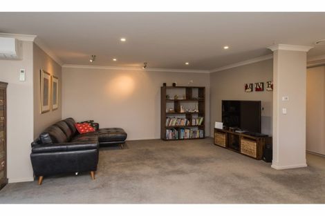 Photo of property in 28 Ruahine Place, Parklands, Christchurch, 8083