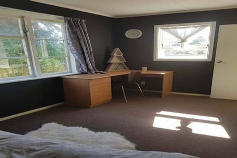 Photo of property in 15 Lyndfield Lane, Newlands, Wellington, 6037