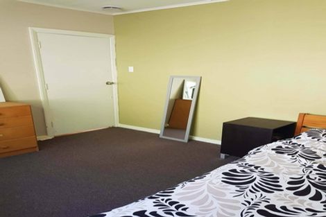 Photo of property in 15 Lyndfield Lane, Newlands, Wellington, 6037