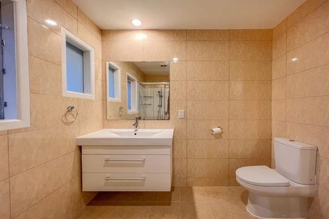 Photo of property in 17 Alma Street, Te Atatu South, Auckland, 0610