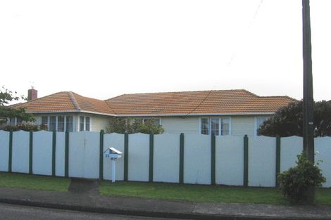 Photo of property in 22 Ward Crescent, Te Atatu Peninsula, Auckland, 0610