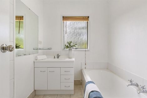 Photo of property in 2/14 Celina Place, Browns Bay, Auckland, 0630