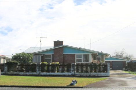 Photo of property in 70 Collins Road, Melville, Hamilton, 3206