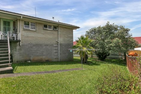 Photo of property in 1/32 Rosewarne Crescent, Glendene, Auckland, 0602