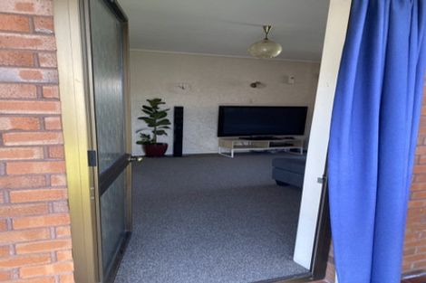 Photo of property in 1/6 Annette Avenue, Te Atatu South, Auckland, 0610