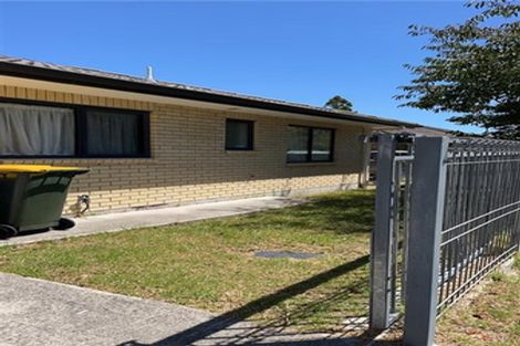 Photo of property in 24 Moor Avenue, Te Atatu Peninsula, Auckland, 0610