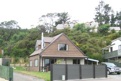 Photo of property in 4 Monarch Grove, Maoribank, Upper Hutt, 5018