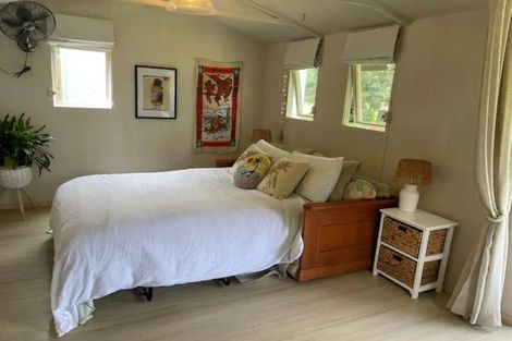 Photo of property in 34 North Piha Road, Piha, New Lynn, 0772