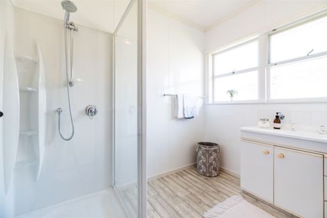 Photo of property in 1/10 Shakespeare Road, Milford, Auckland, 0620