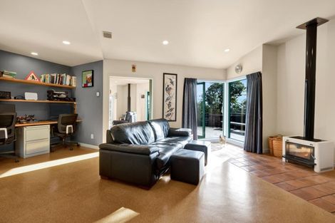 Photo of property in 1 Te Mara Place, Merrilands, New Plymouth, 4312