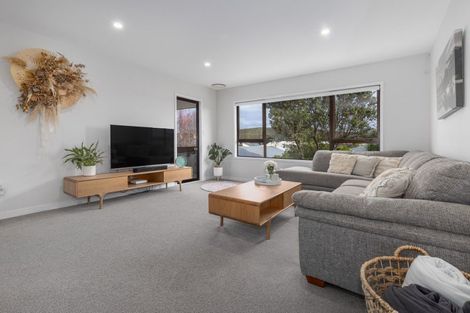 Photo of property in 2/24 Acheron Road, Paremata, Porirua, 5026