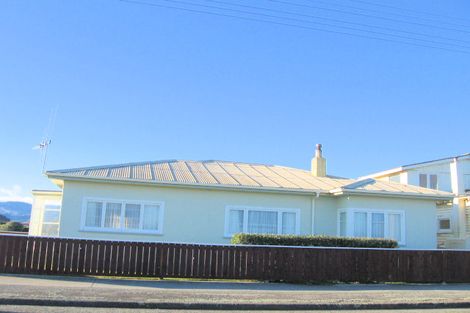 Photo of property in 26 Marine Parade, Otaki Beach, Otaki, 5512