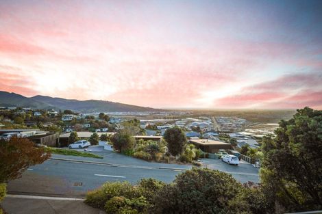 Photo of property in 320 Cannon Hill Crescent, Mount Pleasant, Christchurch, 8081