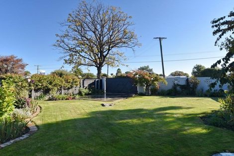 Photo of property in 32 Main North Road, Woodend, 7610