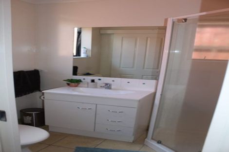Photo of property in 12 George Arthur Place, Pukekohe, 2120