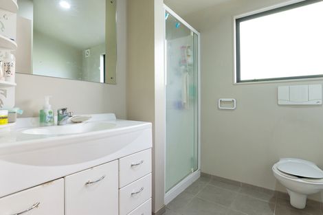 Photo of property in 79c Verbena Road, Birkdale, Auckland, 0626