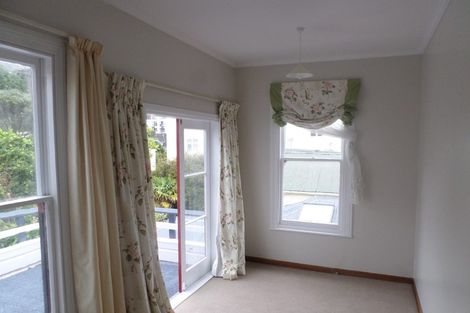 Photo of property in 8 Hawker Street, Mount Victoria, Wellington, 6011