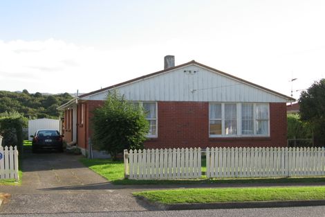 Photo of property in 102 Sievers Grove, Cannons Creek, Porirua, 5024