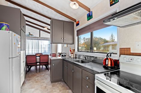 Photo of property in 11 Lina Place, Waiuku, 2123