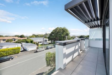 Photo of property in 54 Omahu Road, Greenlane, Auckland, 1051