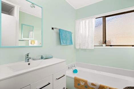 Photo of property in 11 Lina Place, Waiuku, 2123