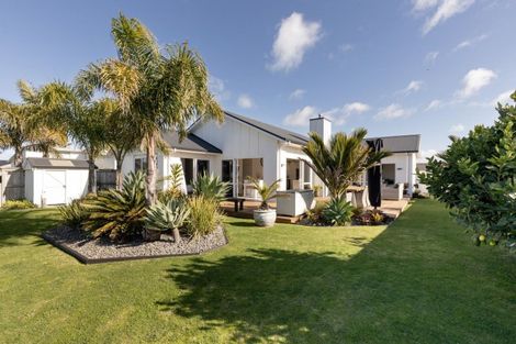 Photo of property in 46 Cassinia Close, Papamoa Beach, Papamoa, 3118