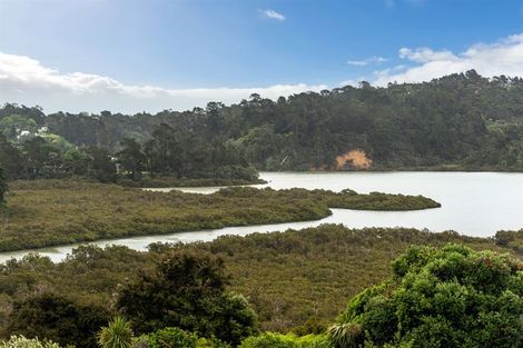 Photo of property in 16 Schopolo Place, Schnapper Rock, Auckland, 0632