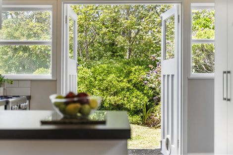 Photo of property in 17 Waikowhai Street, Ngaio, Wellington, 6035