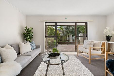 Photo of property in 5 Loreto Place, Hornby, Christchurch, 8042