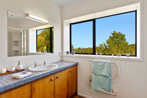 Photo of property in 14 Kotare Place, Sandspit, Warkworth, 0982