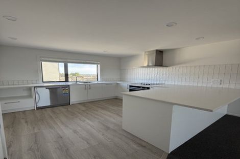 Photo of property in 2/504 Don Buck Road, Massey, Auckland, 0614