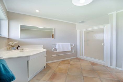 Photo of property in 15 Harford Place, Pakuranga Heights, Auckland, 2010