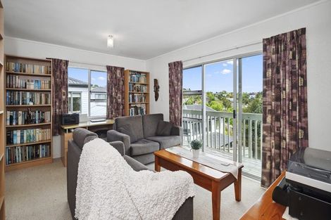 Photo of property in 1/17 Dianthus Place, Browns Bay, Auckland, 0630