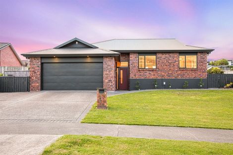 Photo of property in 6 Aotea Drive, Aotea, Porirua, 5024