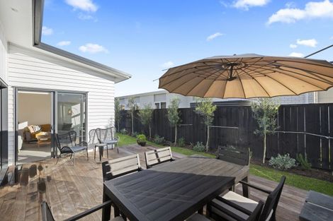 Photo of property in 10 Kenehi Road, Karaka, 2124