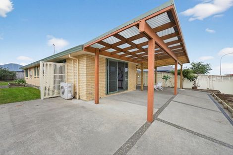 Photo of property in 42 Brooklyn Heights Drive, Kelvin Grove, Palmerston North, 4414