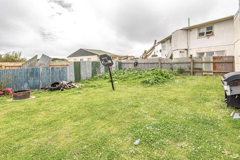 Photo of property in 23 Egmont Street, Castlecliff, Whanganui, 4501