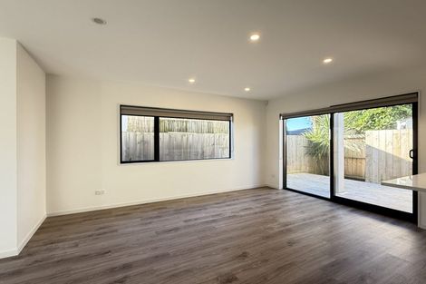 Photo of property in 30d Durham Street, Te Atatu Peninsula, Auckland, 0610