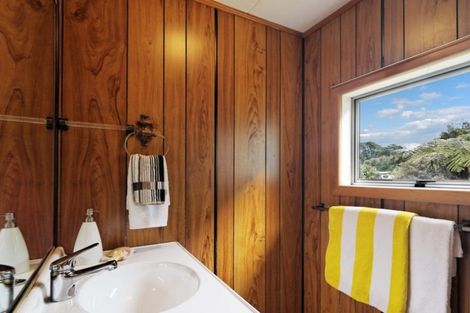 Photo of property in 69 Cornwallis Road, Cornwallis, Auckland, 0604