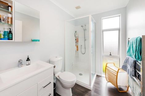 Photo of property in 58 Exeter Crescent, Takaro, Palmerston North, 4412