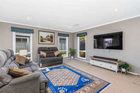 Photo of property in 17 Waitaria Terrace, Aotea, Porirua, 5024