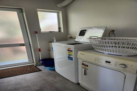 Photo of property in 2/11 Waterfront Road, Mangere Bridge, Auckland, 2022