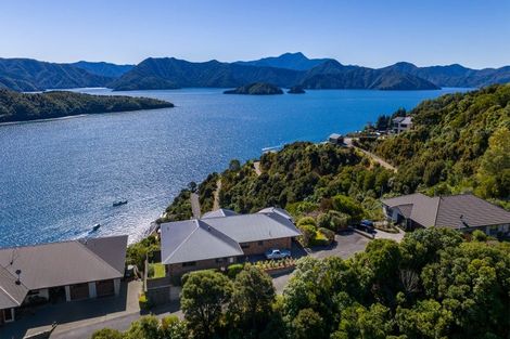 Photo of property in 21 Marina View, Waikawa, Picton, 7281