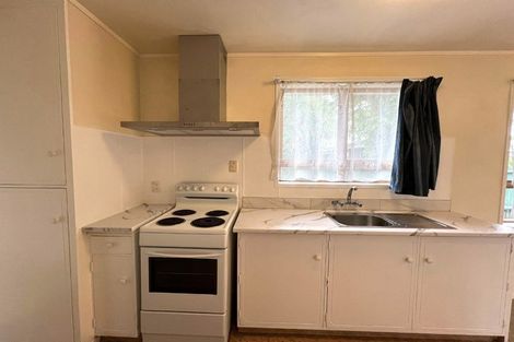 Photo of property in 2/43 Challen Close, Conifer Grove, Takanini, 2112