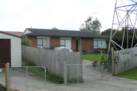 Photo of property in 4 Lori Place, Massey, Auckland, 0614