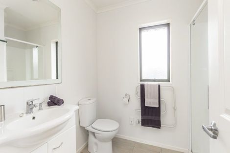 Photo of property in 52 Miles Crescent, Newlands, Wellington, 6037