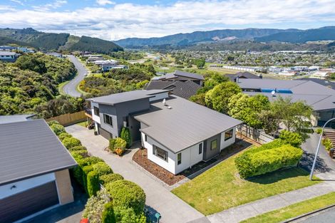 Photo of property in 14 Cosgrove Rise, Riverstone Terraces, Upper Hutt, 5018