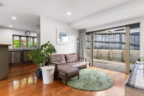 Photo of property in 13 Beaudine Avenue, Glenfield, Auckland, 0629