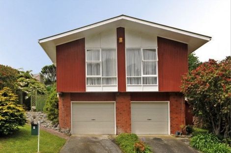Photo of property in 6 Churton Drive, Churton Park, Wellington, 6037