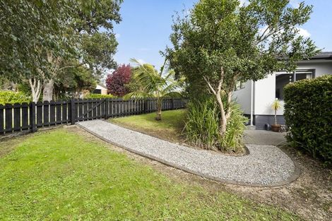 Photo of property in 17 Pitoitoi Avenue, Greenhithe, Auckland, 0632
